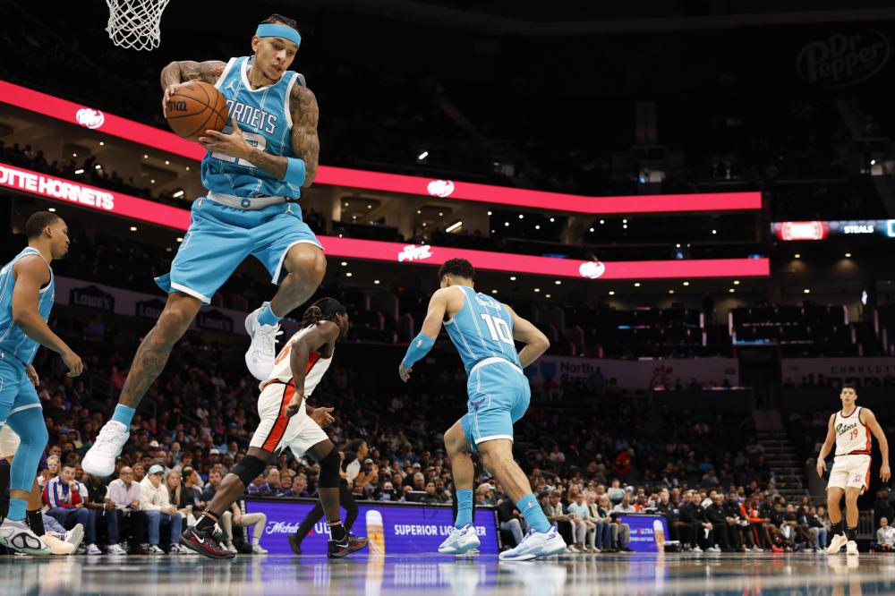 的碰撞中收 的碰撞中收