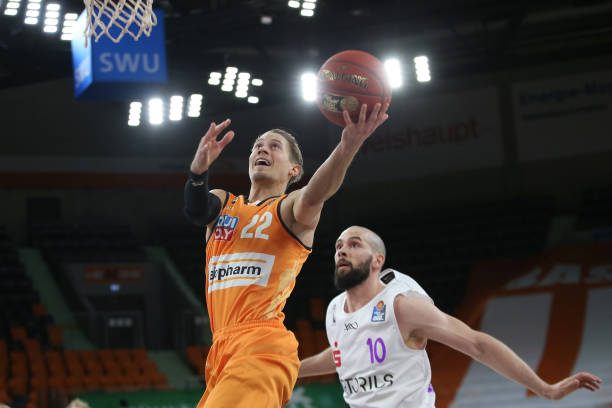 在足球的发 在足球的发